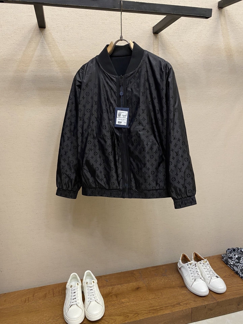 l0vis Vvtt0n outwear